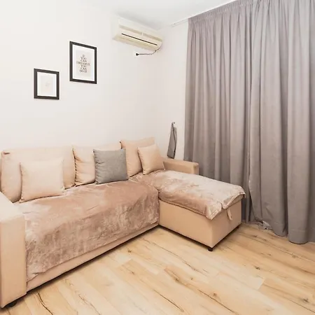 New At New Bazaar - Center Apartment