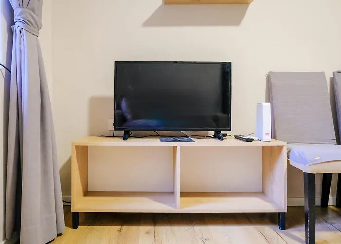 아파트 - Steps Form New Bazaar 티라나